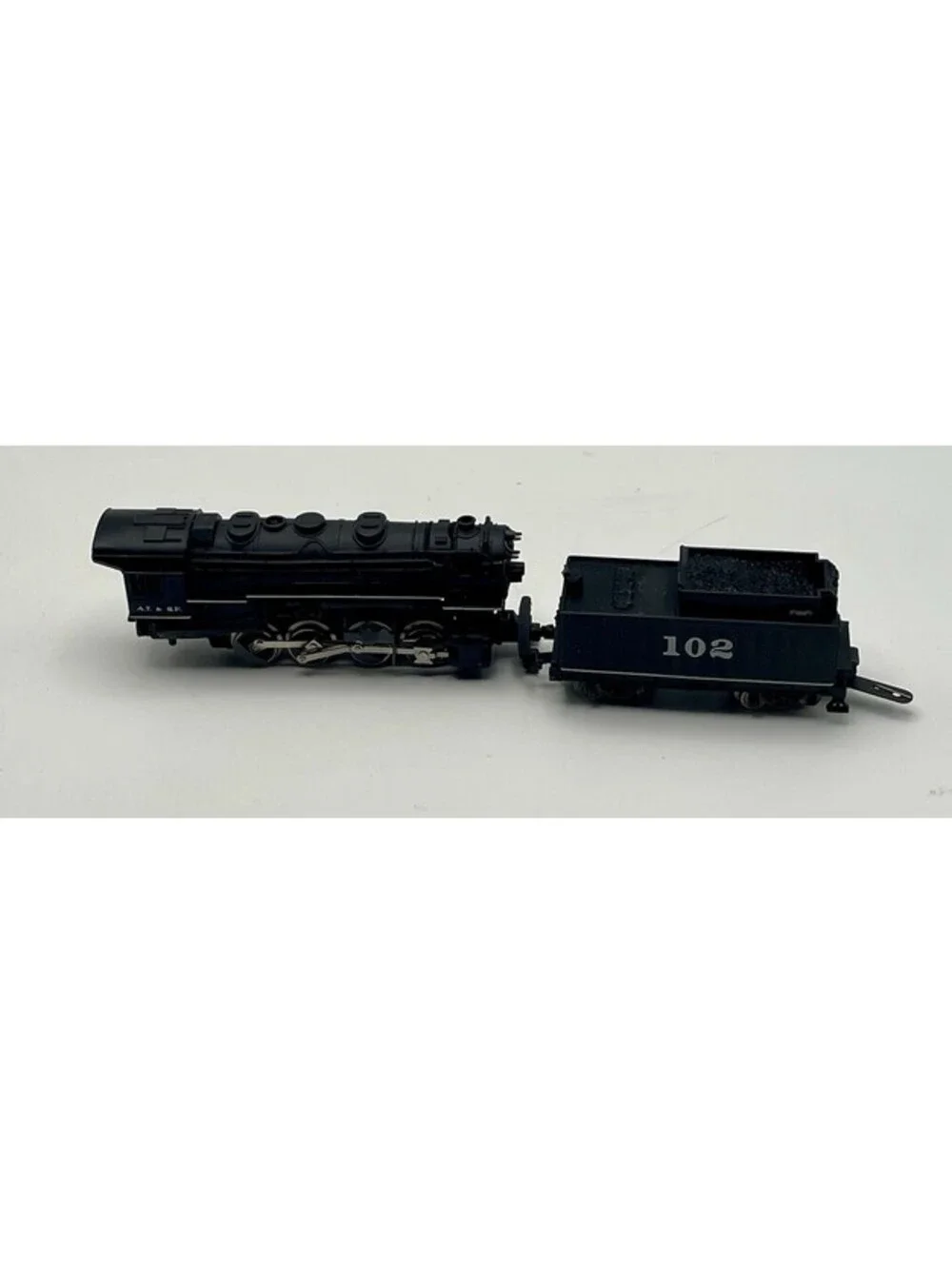Atlas N Gauge 0-8-0 2111 AT&SF Steam Locomotive Train Engine 102 Tender W/ Case